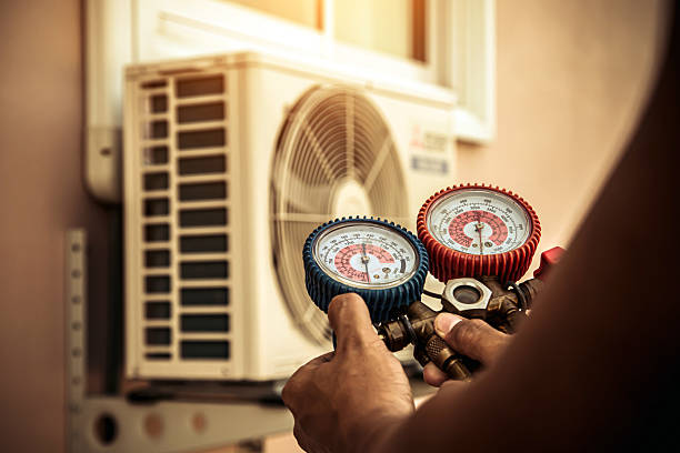 Professional Hvac technician working in Fredonia, KS